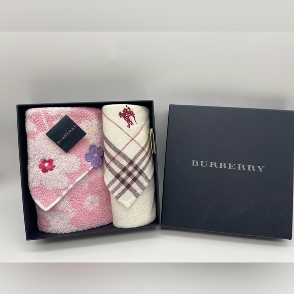 Burberry Face Towel Gift Set - Picture 1 of 2